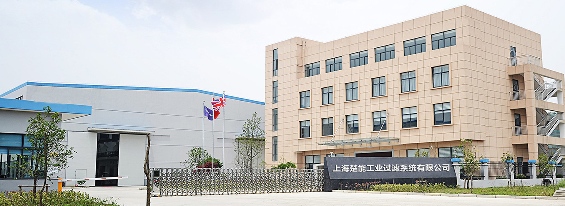 全自動(dòng)自清洗過(guò)濾器通過(guò)高效的機(jī)械式刮除方式，將濾元表面積累的顆粒雜質(zhì)自動(dòng)清除